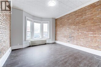 477 King St E in Hamilton, ON - Building Photo - Building Photo
