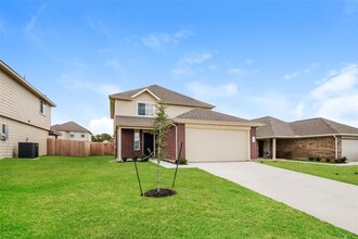 210 Fallow Deer Dr in Huntsville, TX - Foto de edificio - Building Photo