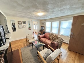 1145 Boylston St, Unit 4 in Newton, MA - Building Photo - Building Photo