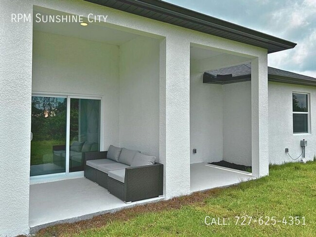 718 Gordon Ave S in Lehigh Acres, FL - Building Photo - Building Photo