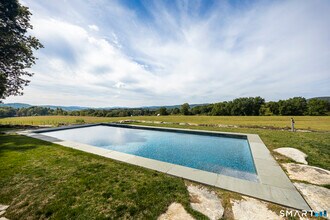 121 Quaker Hill Rd in Pawling, NY - Building Photo - Building Photo