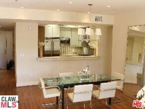 1517 S Bentley Ave in Los Angeles, CA - Building Photo - Building Photo