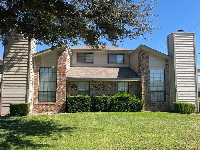 4300 Hulen Cir E in Fort Worth, TX - Building Photo - Building Photo