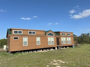 3528 Fm 1174 in Bertram, TX - Foto de edificio - Building Photo
