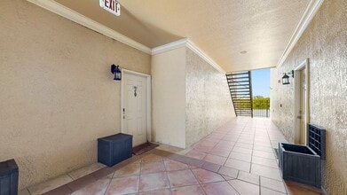 4345 Bayside Village Dr in Town 'n' Country, FL - Building Photo - Building Photo