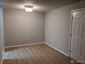 4805 Ravens Crest Dr in Plainsboro, NJ - Building Photo - Building Photo