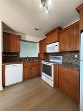 4768 NW 114th Ave in Doral, FL - Building Photo - Building Photo