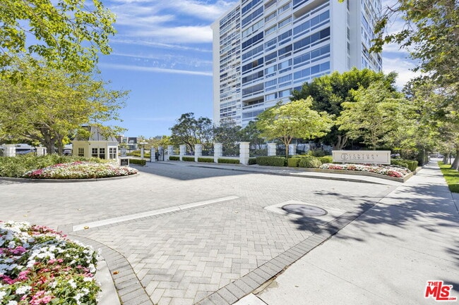 2220 Ave of the Stars in Los Angeles, CA - Building Photo - Building Photo
