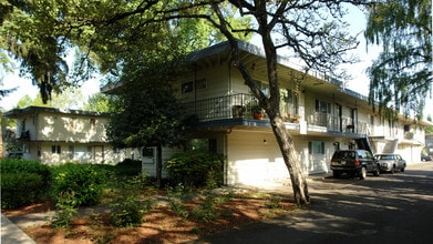 Valley Ridge Apartments in Eugene, OR - Building Photo - Building Photo