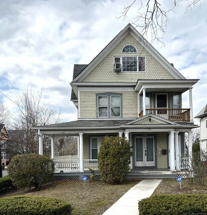 104 Howard Ave-Unit -1st fl in New Haven, CT - Building Photo