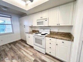 102 Riverside Dr in Cocoa, FL - Building Photo - Building Photo