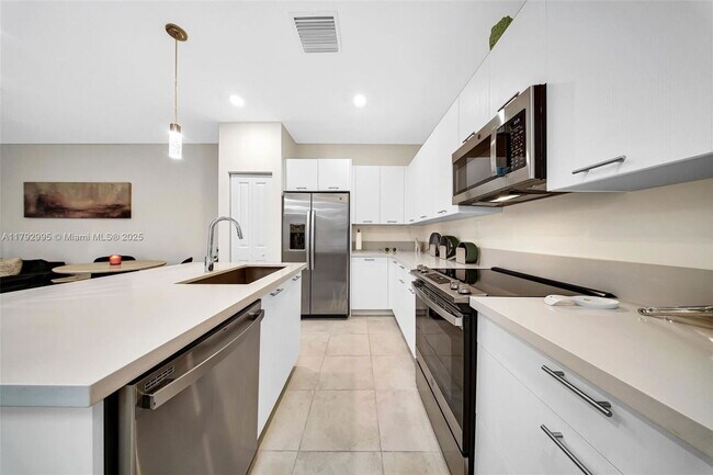 4707 NW 83rd St in Doral, FL - Building Photo - Building Photo