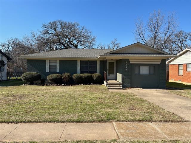 1906 Mercedes Rd in Denton, TX - Building Photo