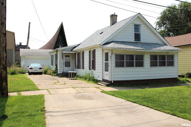 922 5th Ave in Rock Island, IL - Building Photo - Building Photo