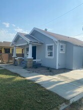 4619 S Raymond Ave in Los Angeles, CA - Building Photo - Building Photo