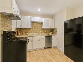 11007 Ewing Ave in Kansas City, MO - Building Photo - Building Photo