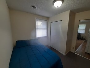 Castle Property Services in Champaign, IL - Foto de edificio - Building Photo