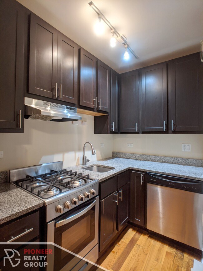 4735 N Hermitage Ave, Unit 100 in Chicago, IL - Building Photo - Building Photo