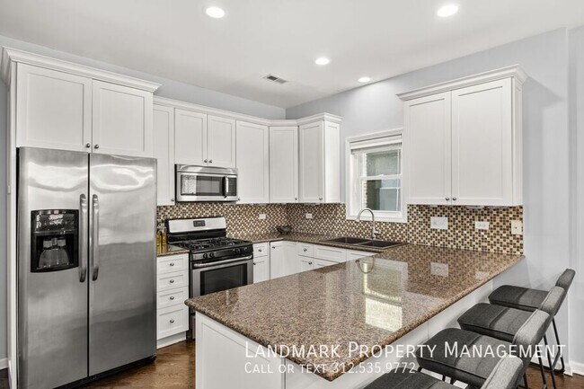 3306 N Clifton Ave in Chicago, IL - Building Photo - Building Photo