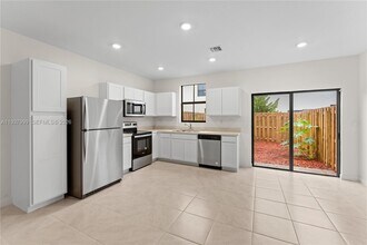 433 NE 12th St in Florida City, FL - Building Photo - Building Photo