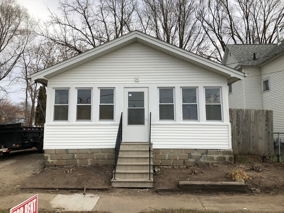 118 Lane St in Waterloo, IA - Building Photo