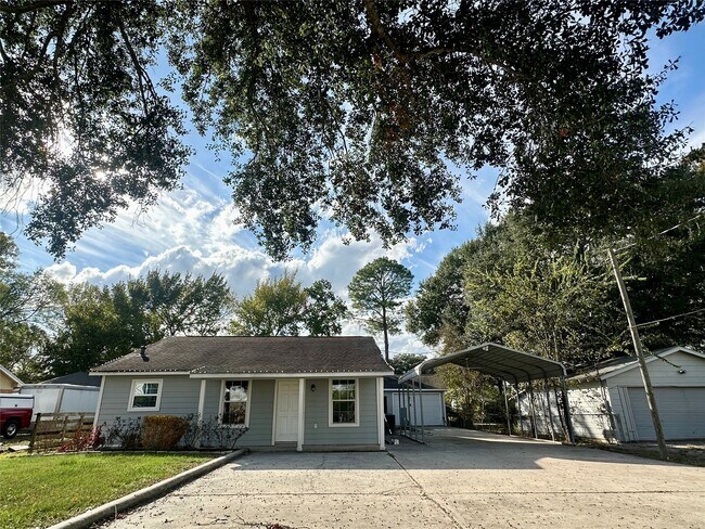 3331 Longhorn Dr in Houston, TX - Building Photo - Building Photo