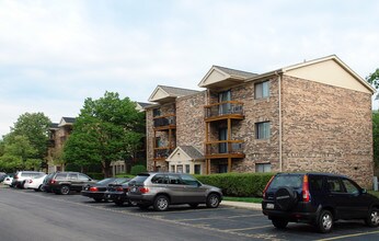 RoseWood Condominiums in Arlington Heights, IL - Foto de edificio - Building Photo