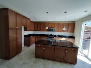 5421 Carrotwood Ave in Bakersfield, CA - Foto de edificio - Building Photo