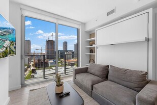 227 NE 2nd St in Miami, FL - Building Photo