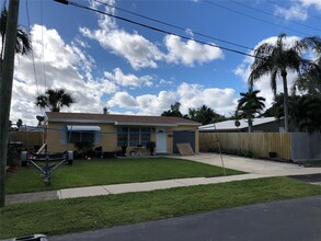 2720 Bruce Ter in Hollywood, FL - Foto de edificio - Building Photo