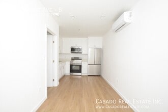 3029 Pacific Ave in Long Beach, CA - Building Photo - Building Photo