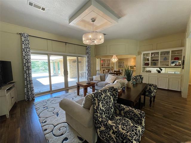 801 Valley Creek Dr in Plano, TX - Foto de edificio - Building Photo