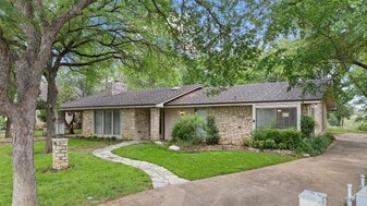 106 Cross Bow in Horseshoe Bay, TX - Building Photo