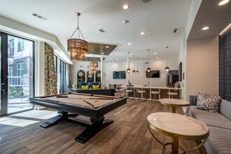 Luxia Swiss Avenue in Dallas, TX - Foto de edificio - Building Photo