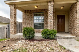 2424 Dimmitt Dr in New Braunfels, TX - Building Photo - Building Photo