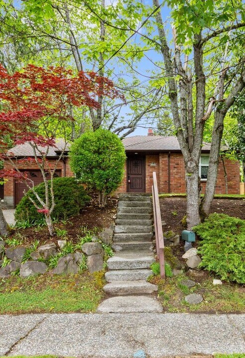 3504 SW 107th St in Seattle, WA - Building Photo