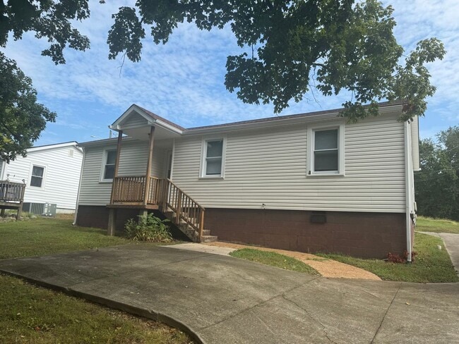 73 Dixon Dr in Clarksville, TN - Building Photo - Building Photo