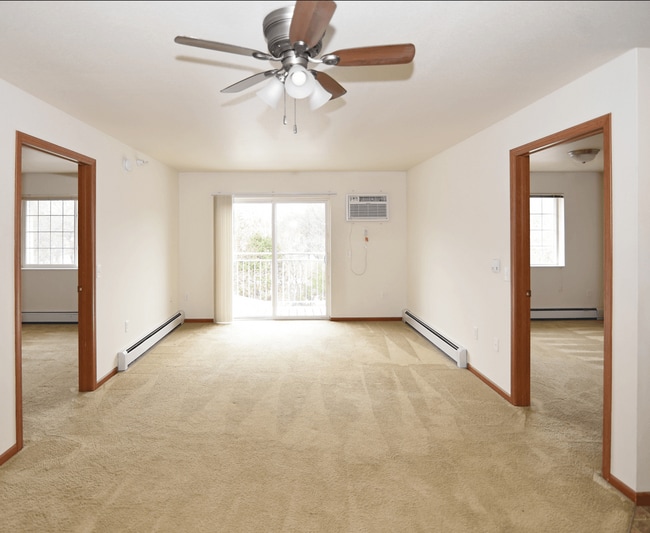 Keeneland Village Apartments in Sartell, MN - Building Photo - Building Photo