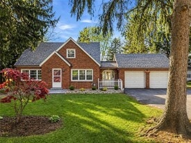 1060 S Hermitage Rd in Hermitage, PA - Building Photo