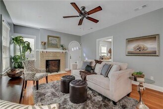 2800 French Pl in Austin, TX - Building Photo - Building Photo