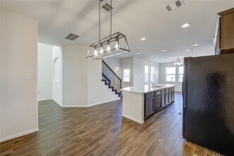 8335 Hawthorn Vly Ln in Houston, TX - Building Photo - Building Photo