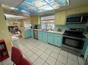 313 SE 16th Pl in Cape Coral, FL - Building Photo - Building Photo
