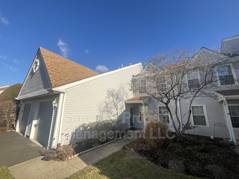 44 Magnolia Ct in Bordentown, NJ - Building Photo