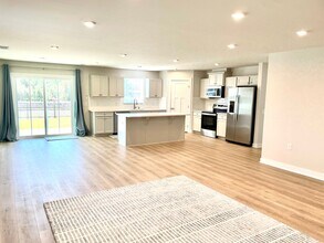 1111 Middle Crst Dr NE in Bolivia, NC - Building Photo - Building Photo