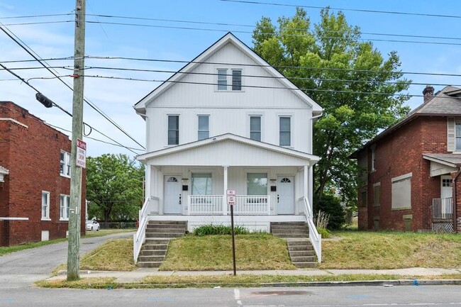 property at 941-945-945 E Whittier St