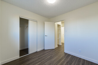 Habitat Village in Edmonton, AB - Building Photo - Building Photo