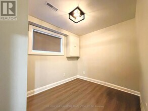 21 Beamsville Dr in Toronto, ON - Building Photo - Building Photo