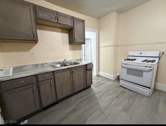 property at 3641 E 147th St