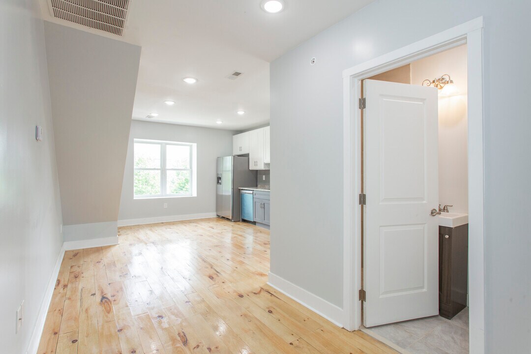 5011 Chester Ave in Philadelphia, PA - Building Photo