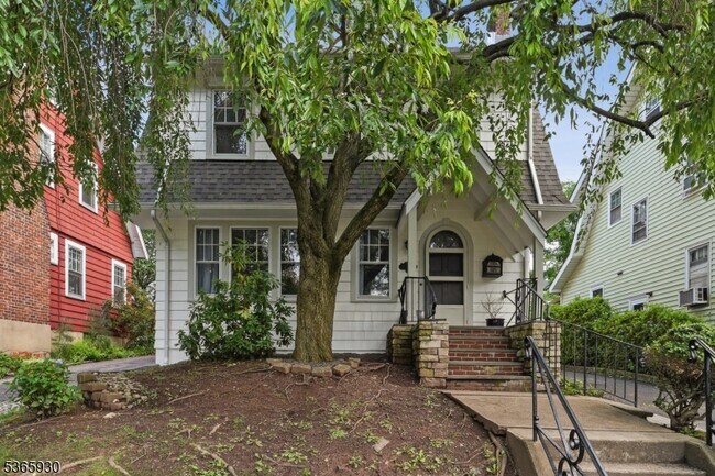 26 Manley Terrace in Maplewood, NJ - Building Photo - Building Photo